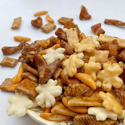 comprare Spuntini misti giapponesi dei cracker del riso della salsa di soia di nutrizione deliziosa all'ingrosso degli spuntini online manufacture