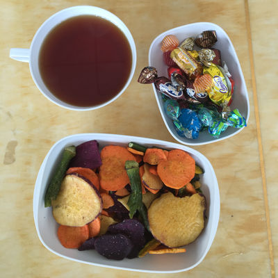 Buon prezzo La frutta secca croccante e le verdure dell'alimento sano hanno mescolato gli spuntini Fried Sweet Potato Chips in linea