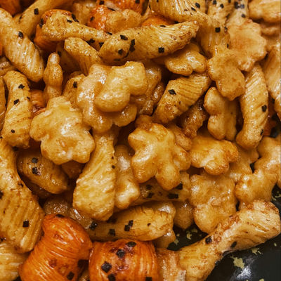 Buon prezzo Cracker giapponesi deliziosi originali di Fried Crackers Baked Japanese Snacks in linea