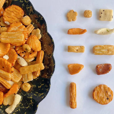Buon prezzo Cracker misti giapponesi del riso del pacchetto dell'OEM dei cracker del riso dei peperoncini rossi di Sause della soia in linea