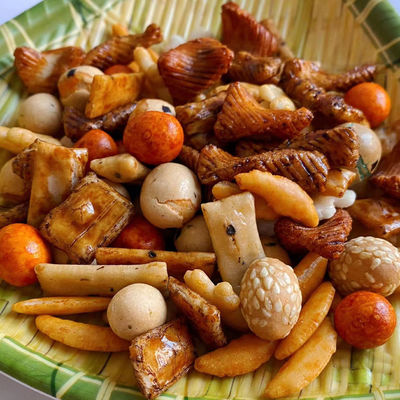 Buon prezzo Il cracker bollente ad alta temperatura del riso fa un spuntino il servizio personalizzato misto dell'arachide in linea