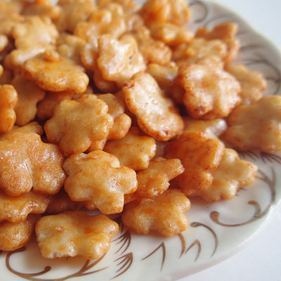 Buon prezzo Cracker casuali deliziosi salati importati giapponesi del riso dello spuntino in linea