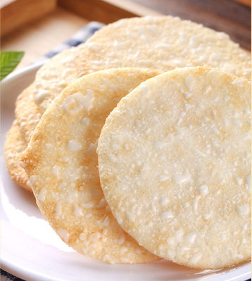 Glassando i biscotti della patata dolce zuccheri i cracker giapponesi del wasabi