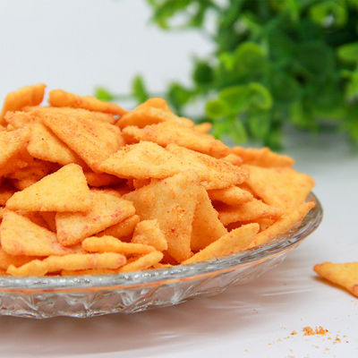 Buon prezzo L'OEM croccante dello spuntino del triangolo del cereale dei cracker popolari del riso ha condito i biscotti in linea