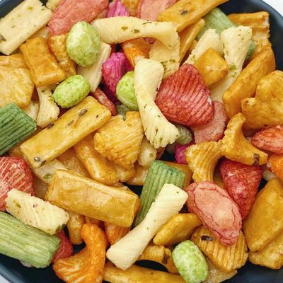 Buon prezzo Deliziosi e semi-morbidi snack giapponesi a base di riso: gusto e consistenza irresistibili! in linea