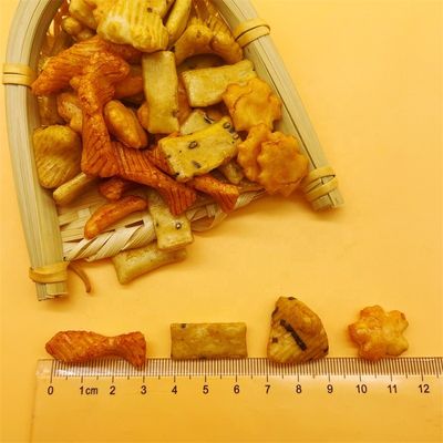 Buon prezzo Cracker variopinti orientali arrostiti al forno esotici giapponesi del riso del preparato dello spuntino del grano in linea