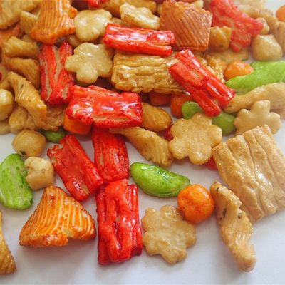 Buon prezzo Biscotti di riso giapponesi rettangolari sani: ricchi di sapore, bassi di grassi in linea