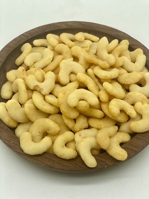 Buon prezzo Gli acquirenti OEM amano i nostri deliziosi snack di riso croccante fatti con cereali di alta qualità per uno spuntino sano in linea