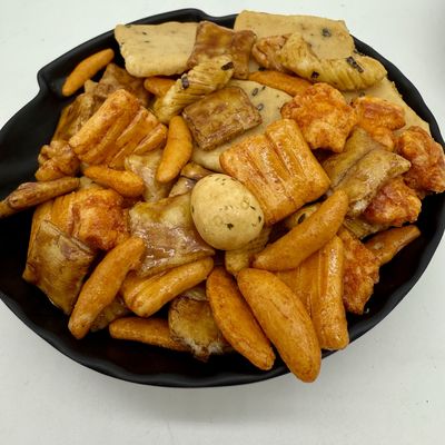 Buon prezzo 7.5KG Biscotti di riso fritto a sfuso Tessura croccante OEM ODM fabbricato in linea